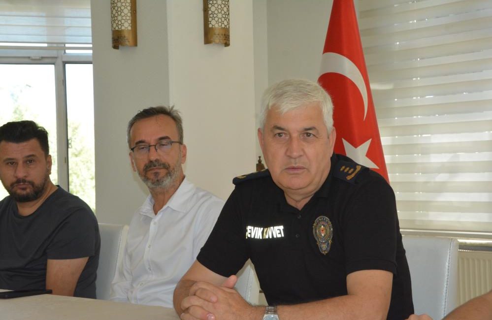 Balıkesir’de yeni sezon öncesi güvenlik toplantısı gerçekleştirildi Balıkesir’de 2026-2027 futbol sezonu öncesinde Balıkesirspor kulüp yöneticileri, taraftar grup
