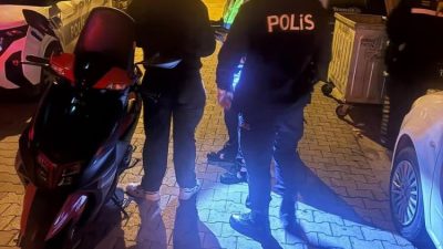 Gönen’de polis ekiplerince gerçekleştirilen trafik denetimlerinde, alkollü ve ehliyetsiz araç