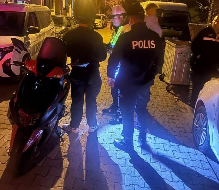 Gönen’de trafik denetimi alkollü ve ehliyetsiz sürücülere işlem Gönen’de polis ekiplerince gerçekleştirilen trafik denetimlerinde, alkollü ve ehliyetsiz araç