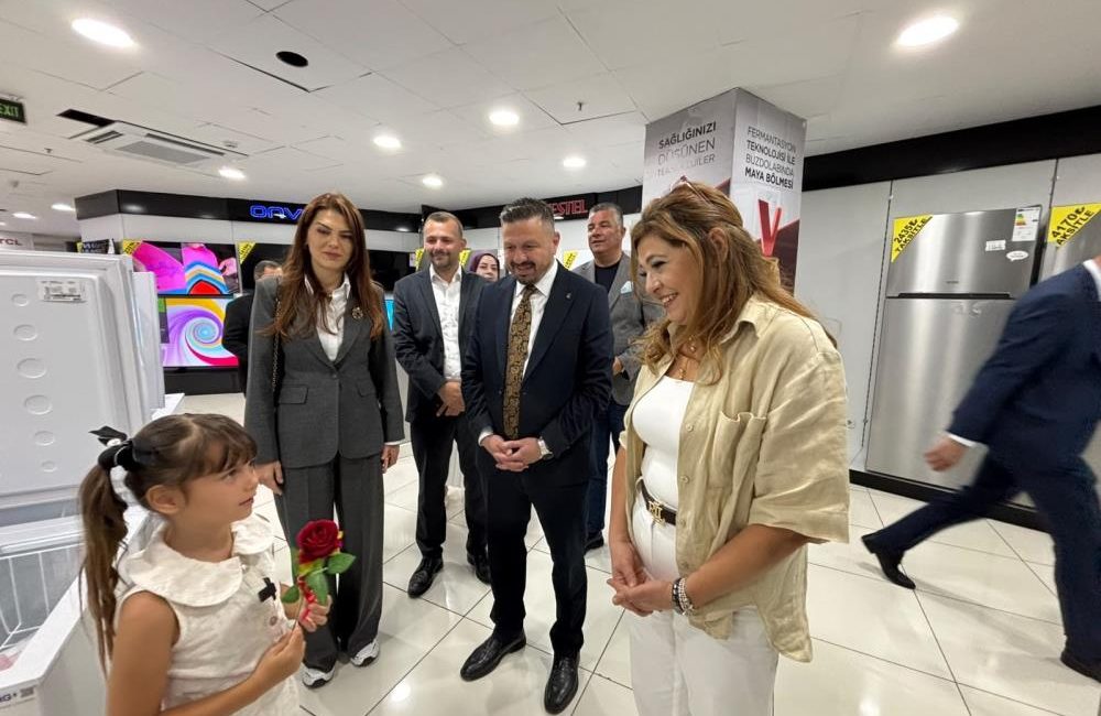Minik İrem sınıf başkanlığını kaybetti Sınıf başkanlığı seçimini kaybettiği için yaşadığı üzüntüyü sosyal medyada paylaştığı