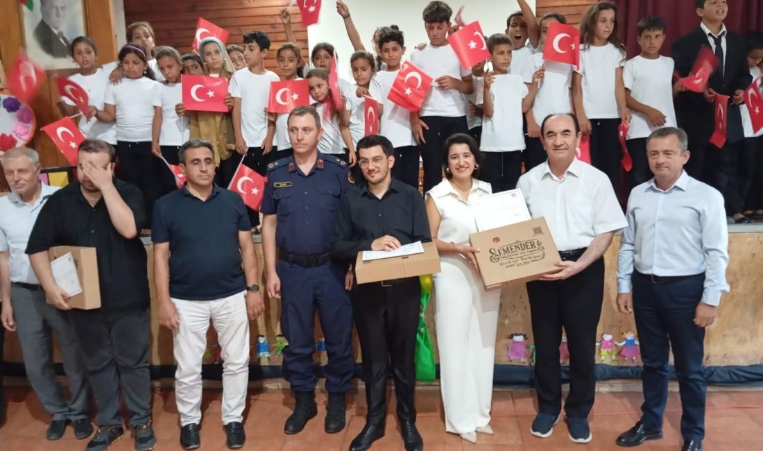 Mevsimlik işçi çocuklarının yaz kursu gösterisi beğeni topladı Gönen de dönem sonu gösterisinde yaz kurslarına katılan 122 öğrenci