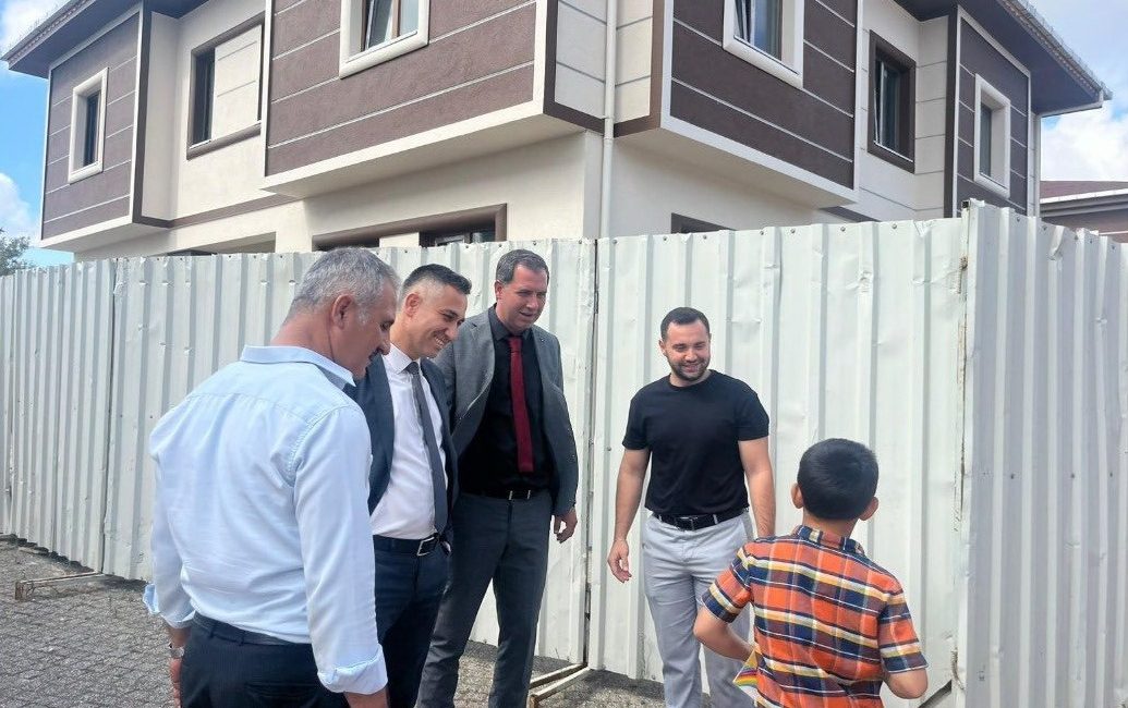 Hicri Ercili Çocuk Evleri’nde fiziki imkânların geliştiriliyor Kuruluş bünyesinde sürdürülen ek bina çalışmaları yerinde incelenirken, çocukların günlük