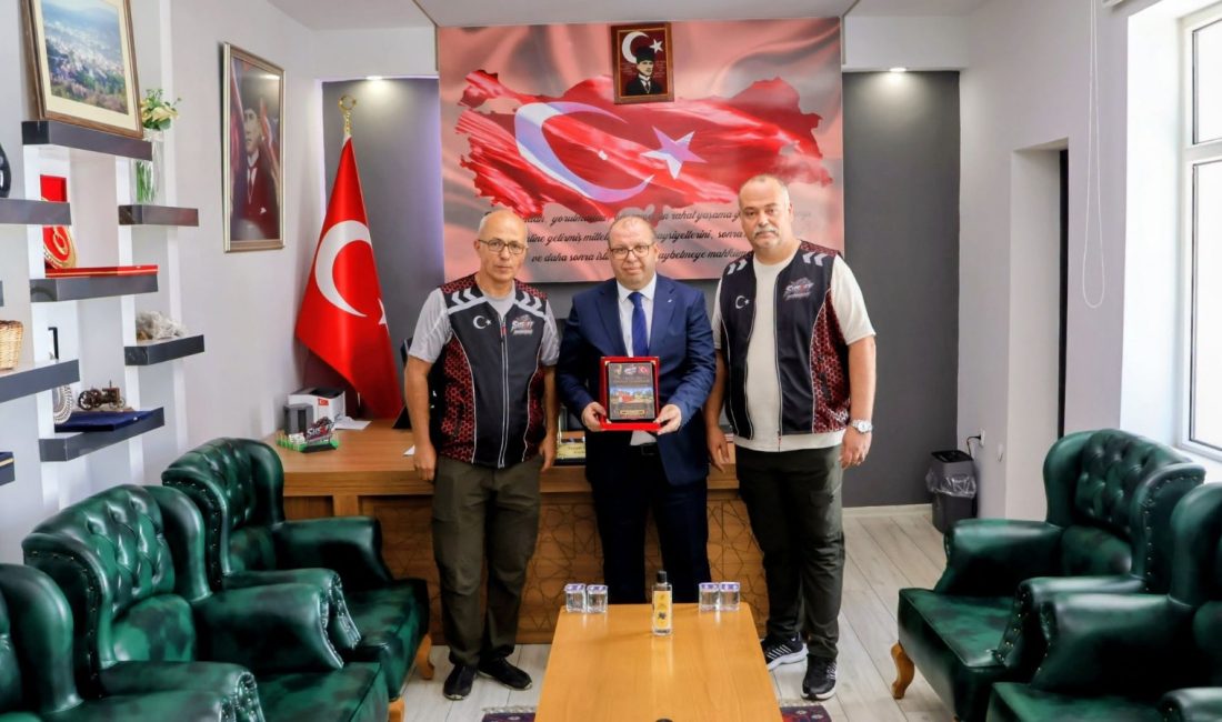 SUSOFF’tan 5 Eylül anısına anlamlı ziyaret SUSOFF Motosiklet Grubu, Susurluk’un Kurtuluş Günü etkinlikleri kapsamında Kaymakam Turgut
