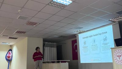 Hastane yönetiminin katılımıyla düzenlenen eğitim ve değerlendirme toplantısında kalite performansı
