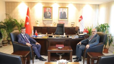 Bandırma Onyedi Eylül Üniversitesi Rektörü Prof. Dr. İsmail Boz, İzmir