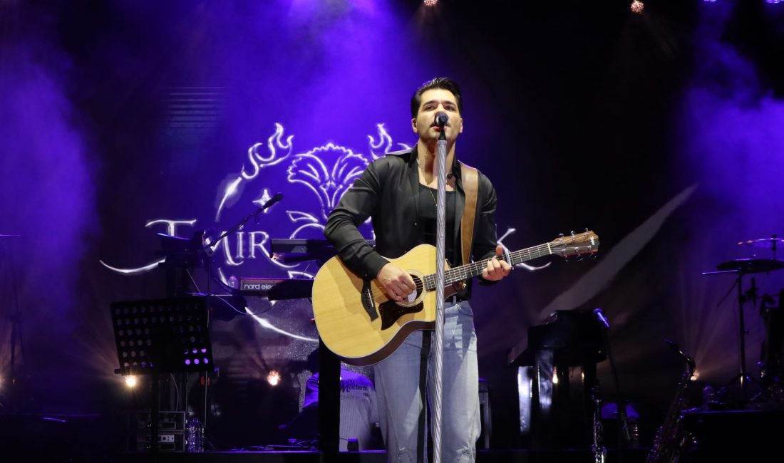 Gönen’de festival Emir Can İğrek konseriyle noktalandı Gönen’in kurtuluş yıl dönümü ve Ulusal Oya ve Çeyiz Festivali
