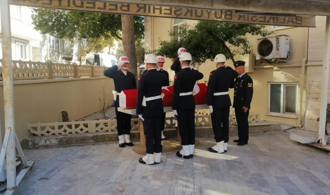 Gazi Mustafa Özdemir son yolculuğuna uğurlandı Bandırma Dersaadet Camii’nde düzenlenen törende Gazi Mustafa Özdemir için cenaze