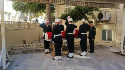 Gazi Mustafa Özdemir son yolculuğuna uğurlandı Bandırma Dersaadet Camii’nde düzenlenen törende Gazi Mustafa Özdemir için cenaze
