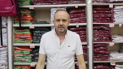 Bandırma’da okul kıyafet hazırlıkları tüm hızıyla sürüyor İlkokul, ortaokul ve lise kıyafetlerinde fiyatlar okul kademesine göre farklılık