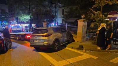 Fren yerine gaza bastı, kütüphanenin duvarına çarptı Bandırma’da park halindeki otomobilini bulunduğu yerden çıkarmaya çalışan sürücü, fren