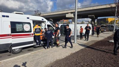 Bandırma ilçesinde meydana gelen trafik kazasında, Ümraniyespor’a ait teknik araç