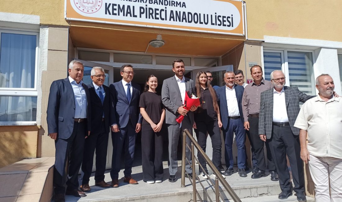 Yeni eğitim yılında Öztaylan öğrencileri yalnız bırakmadı Yeni eğitim-öğretim yılının başlaması dolayısıyla Kemal Pireci Anadolu Lisesi’ni ziyaret