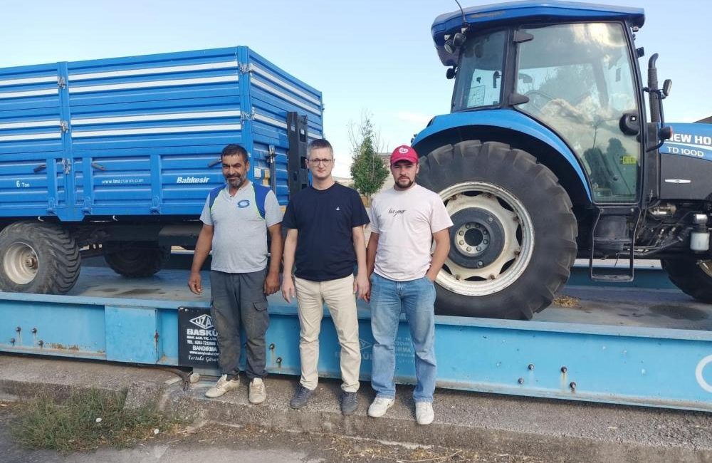 Manyas’ta ayçiçeği hasadı devam ediyor: Ön alım fiyatı 37 lira olarak belirlendi Manyas Yağlı Tohumlar Kooperatifi tarafından bugüne kadar bin 600 ton