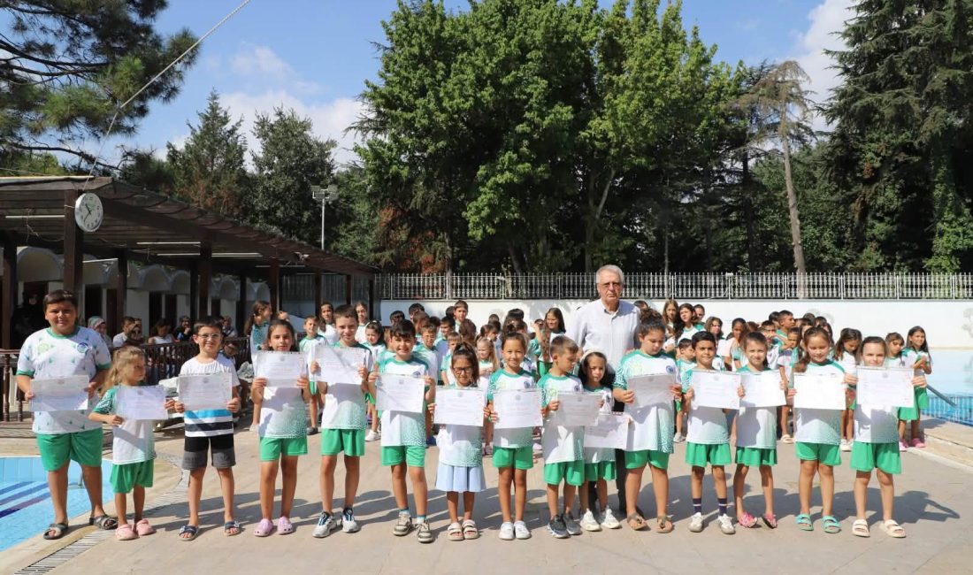 118 öğrenci yüzme kursundan sertifikayla ayrıldı Gönen’de çocukların yüzme alanındaki becerilerini geliştirmek amacıyla düzenlenen eğitim programı,