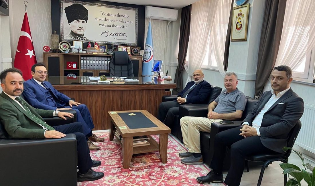 Bandırma İlçe Müftülüğü heyeti, tayini çıkan İlçe Millî Eğitim Müdürü
