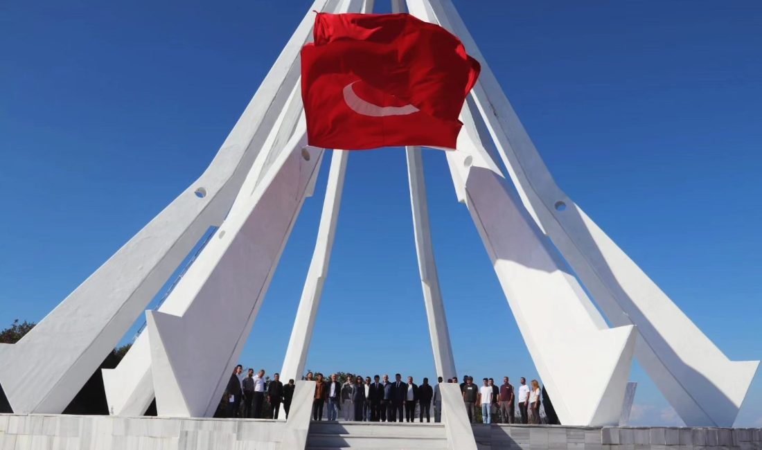 Bandırma Denetimli Serbestlik, Son Kurşun Anıtı’nda şehitleri andı Bandırma Denetimli Serbestlik Müdürlüğü, kurtuluş yıl dönümü dolayısıyla Ayyıldız Tepe’deki