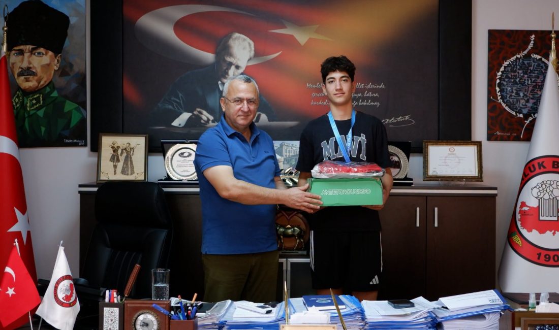 Susurluklu voleybolcu Balkan şampiyonu oldu Balkan Şampiyonası’nda milli forma ile ikincilik kazanan Hüsnü Çiçek, 5