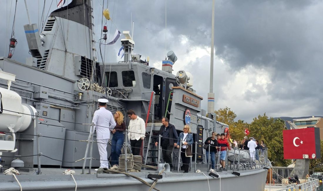 Preveze Deniz Zaferi ve Deniz Kuvvetleri Günü kapsamında Erdek Limanı’na