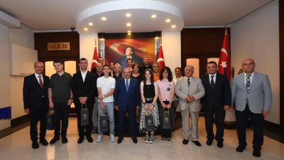 Balıkesir Valisi İsmail Ustaoğlu , Liselere Giriş Sınavı’ında tam puan