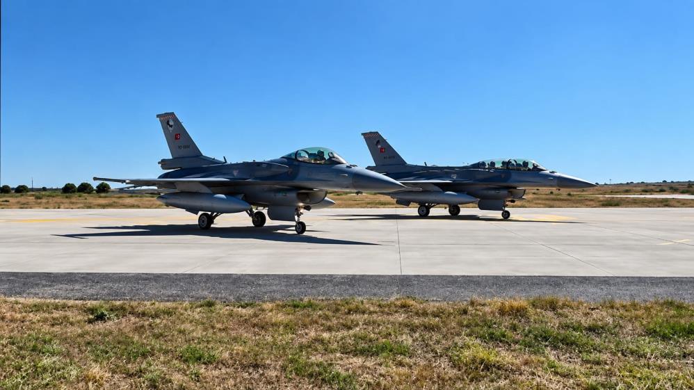 Türk F-16’ları Romanya semalarında: Burebista-2026 tatbikatı başladı Türk Hava Kuvvetleri, Romanya’da düzenlenen Burebista-2026 Tatbikatı’nda görev alıyor. Hava