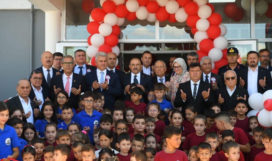Vali İsmail Ustaoğlu, 2026-2027 eğitim öğretim yılının ilk gününde hayırseverler