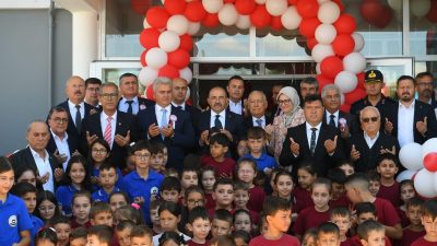 Vali İsmail Ustaoğlu, 2026-2027 eğitim öğretim yılının ilk gününde hayırseverler