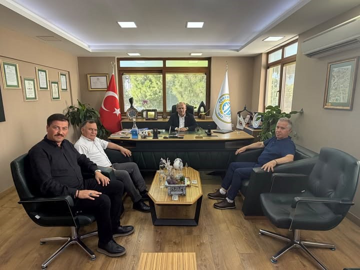 ETO geçmiş dönem başkanı Mehmet Ertaş’tan Edremit Ticaret Odası’na ziyaret Edremit Ticaret Odası (ETO) geçmiş dönem Yönetim Kurulu Başkanlarından Mehmet