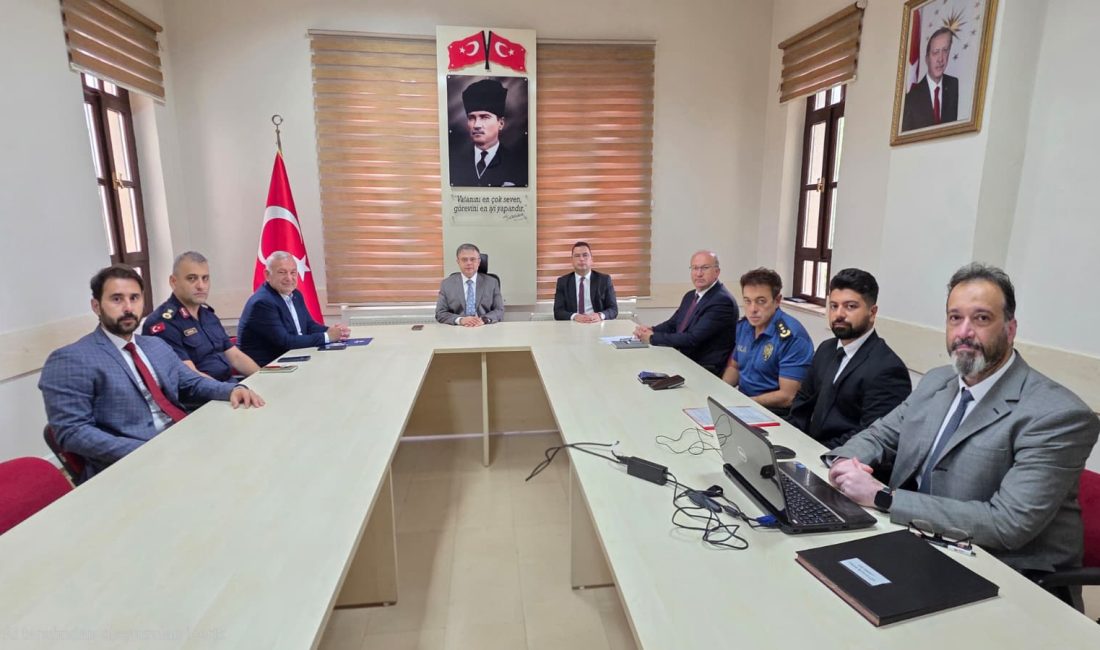 Bandırma’da Yeni Akademik Yıl Öncesi Güvenlik Toplantısı Bandırma’da ilçe yöneticileri ve ilgili kurum temsilcileri, yaklaşık 19 bin