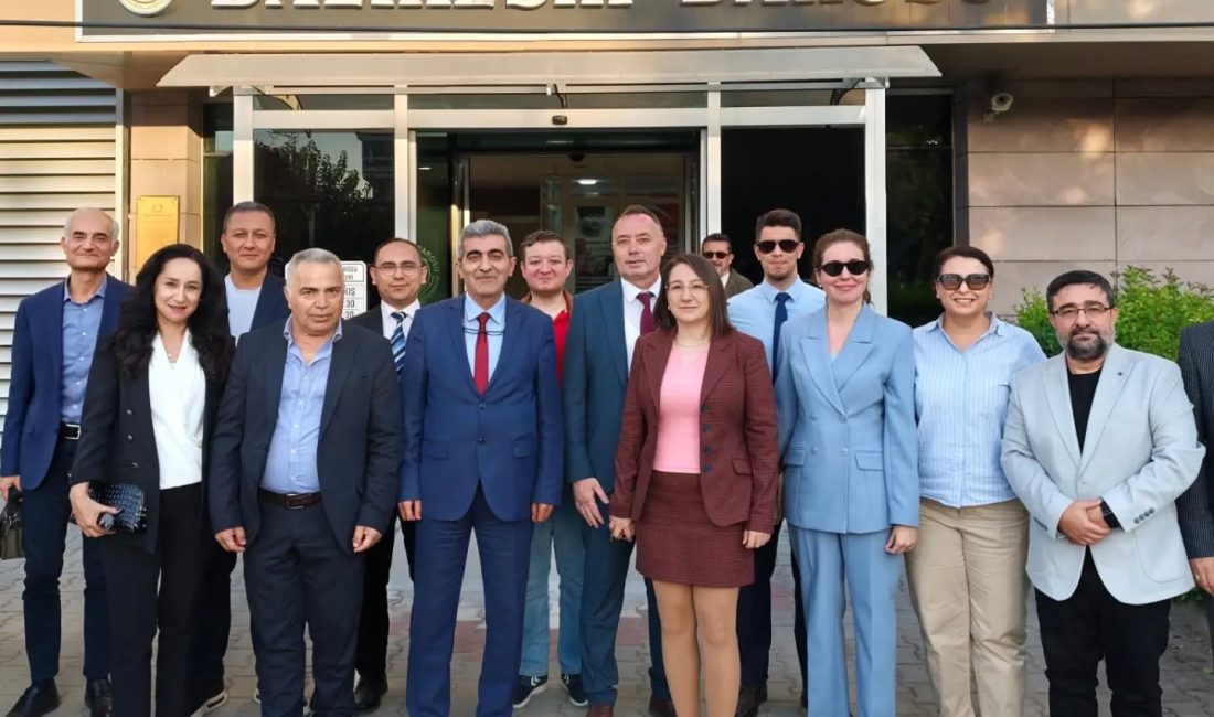 Hakan Topaloğlu Balıkesir Baro başkanlığına tekrar seçildi Balıkesir Barosunun 2026-2028 çalışma dönemini belirlemek üzere yapılan seçimlerde mevcut