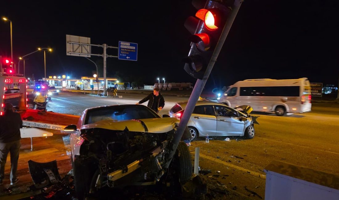 Bandırma Hastane Kavşağı’nda trafik kazası: 3 yaralı Bandırma’da Hastane Kavşağı’nda meydana gelen trafik kazasında 3 kişi yaralandı.