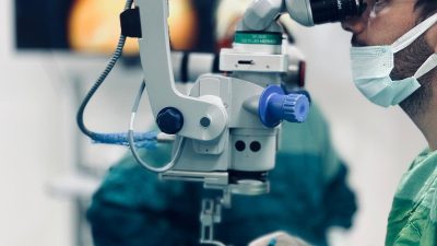 Diyabet ve sarı nokta hastalığına bağlı göz içi kanamalarının tedavisinde