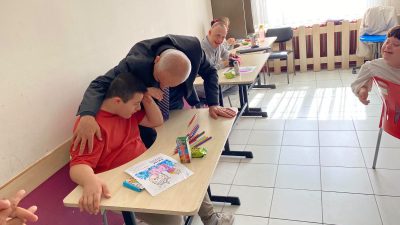 Engelli Koordinatörlüğü tarafından gerçekleştirilen buluşmada öğrencilerle yakından ilgilenilirken eğitim sürecinde