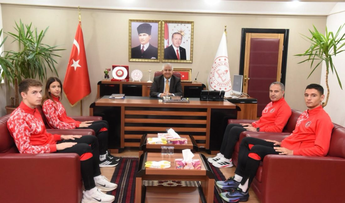 Bandırmalı Millî atletler İl Müdürüle buluştu Ulusal ve uluslararası yarışmalarda dereceler elde eden üç Bandırmalı öğrenci,