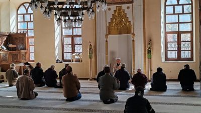 Hacı Ömer Çarşı Camii’nde düzenlenen programda, vefat eden din görevlileri