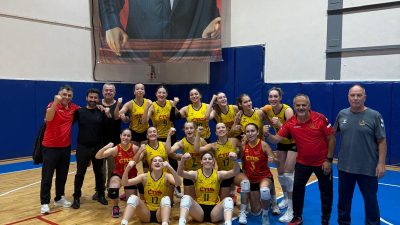 Beş setlik karşılaşmada iki seti kazanan Bandırma Çelikspor, dördüncü sette
