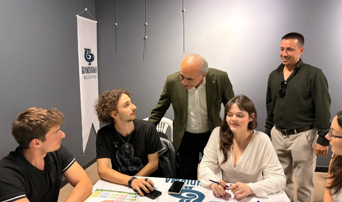 Bandırmalı gençlerden kentin geleceğine yönelik proje fikirleri Sanat Sokağı’nda düzenlenen buluşmada gençler kitap takası yaptı, iklim ve