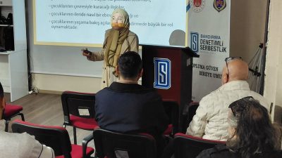 “Çocuk Yetiştirmede Sağlıklı Ebeveyn Tutumları” başlıklı programda, ebeveynlerin çocukların ihtiyaçlarına