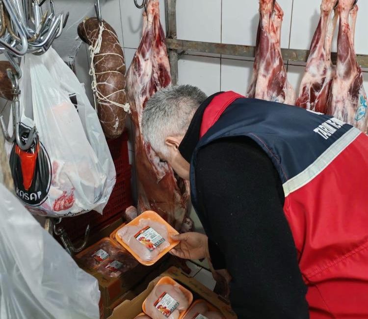 Marmara ilçesinde gerçekleştirilen gıda denetimlerinde, mevzuata aykırı faaliyet gösterdiği belirlenen