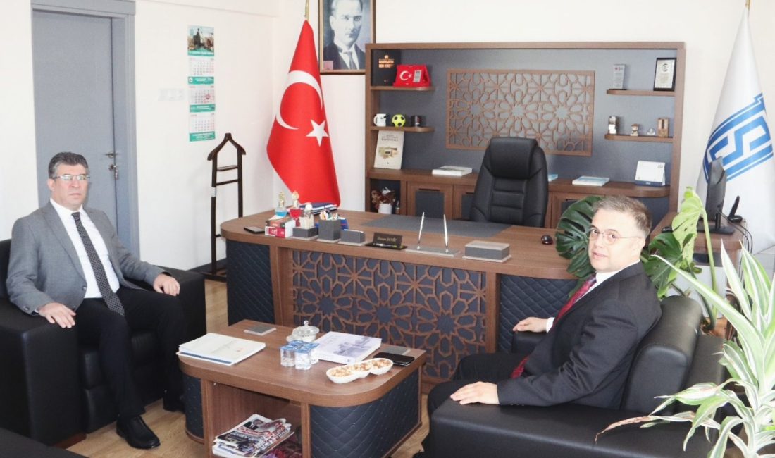 Bandırma Kaymakamı Recep Öztürk’ün Denetimli Serbestlik Müdürlüğüne gerçekleştirdiği ziyarette, kurumun
