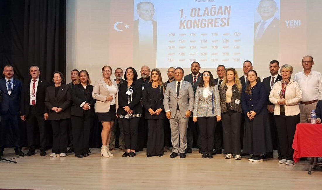 Yeni Parti’de Delegeler Yönetim Kurulunu Seçiyor Mutlak Butlan sonrasında Özgür Özel Başkanlığında kurulan Yeni Parti’de delegeler