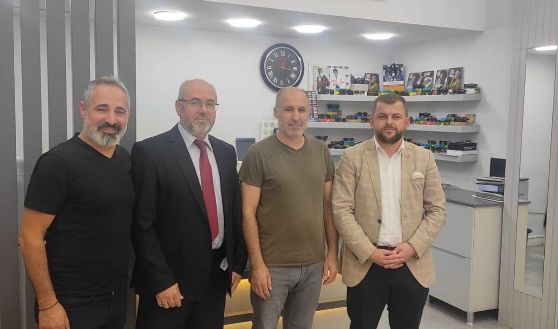 Camiler ve Din Görevlileri Haftası dolayısıyla düzenlenen esnaf ziyaretlerinde vatandaşlarla