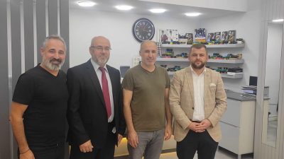 Camiler ve Din Görevlileri Haftası dolayısıyla düzenlenen esnaf ziyaretlerinde vatandaşlarla