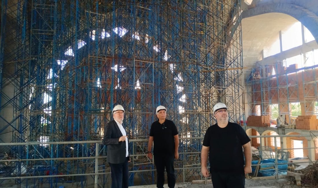 Camii Yaptırma ve Yaşatma Derneği Başkanı Mehmet Yüzbaşı ile görüşen