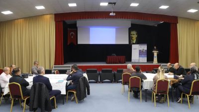 Ömer Seyfettin Kültür Merkezi’nde gerçekleştirilen programda, iklim değişikliğinin Gönen’deki tarımsal