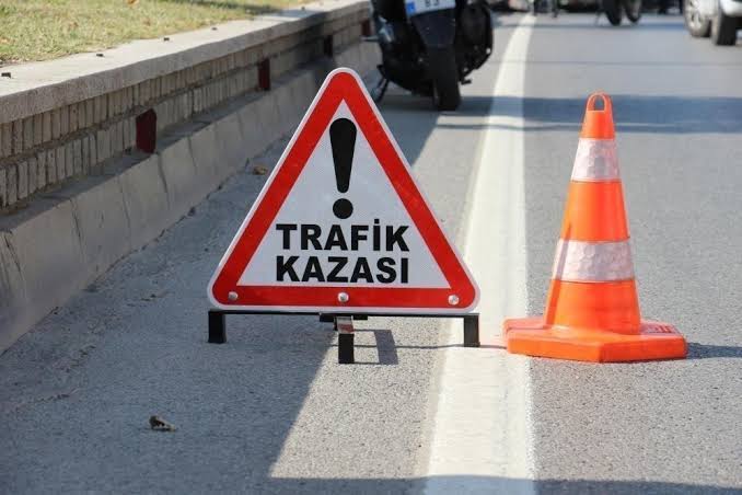 Feci kazada motokurye hayatını kaybetti Bandırma’da tırın dorsesine çarpan motosikletin sürücüsü hayatını kaybetti. Edinilen bilgilere