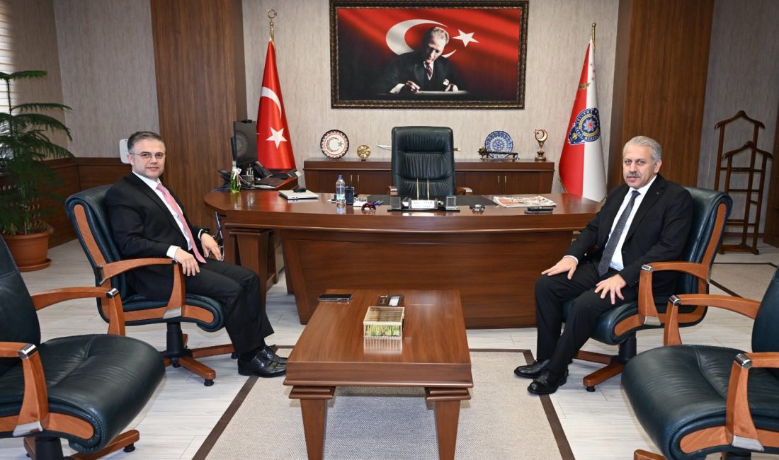 Kaymakam Öztürk, Balıkesir Emniyet Müdürü’yle buluştu Bandırma Kaymakamı Recep Öztürk, Balıkesir İl Emniyet Müdürü Serkan Karaman’ı