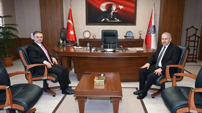 Bandırma Kaymakamı Recep Öztürk, Balıkesir İl Emniyet Müdürü Serkan Karaman’ı