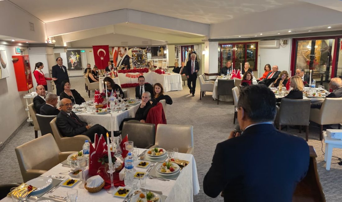 Lions Kulübü Cumhuriyet’in 103’üncü yılını kutladı Bandırma Lions Kulübünün 29 Ekim Cumhuriyet Bayramı için düzenlediği yemekte