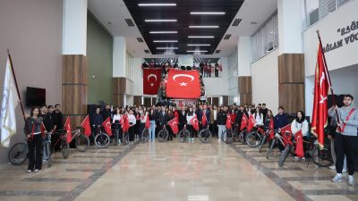 Bandırma Onyedi Eylül Üniversitesi’nde düzenlenen 29 Ekim Cumhuriyet Bayramı programında,