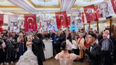Bandırma Belediyesi Nikâh Salonu’nda düzenlenen Cumhuriyet Kokteyli’nde laiklikten kadın haklarına,